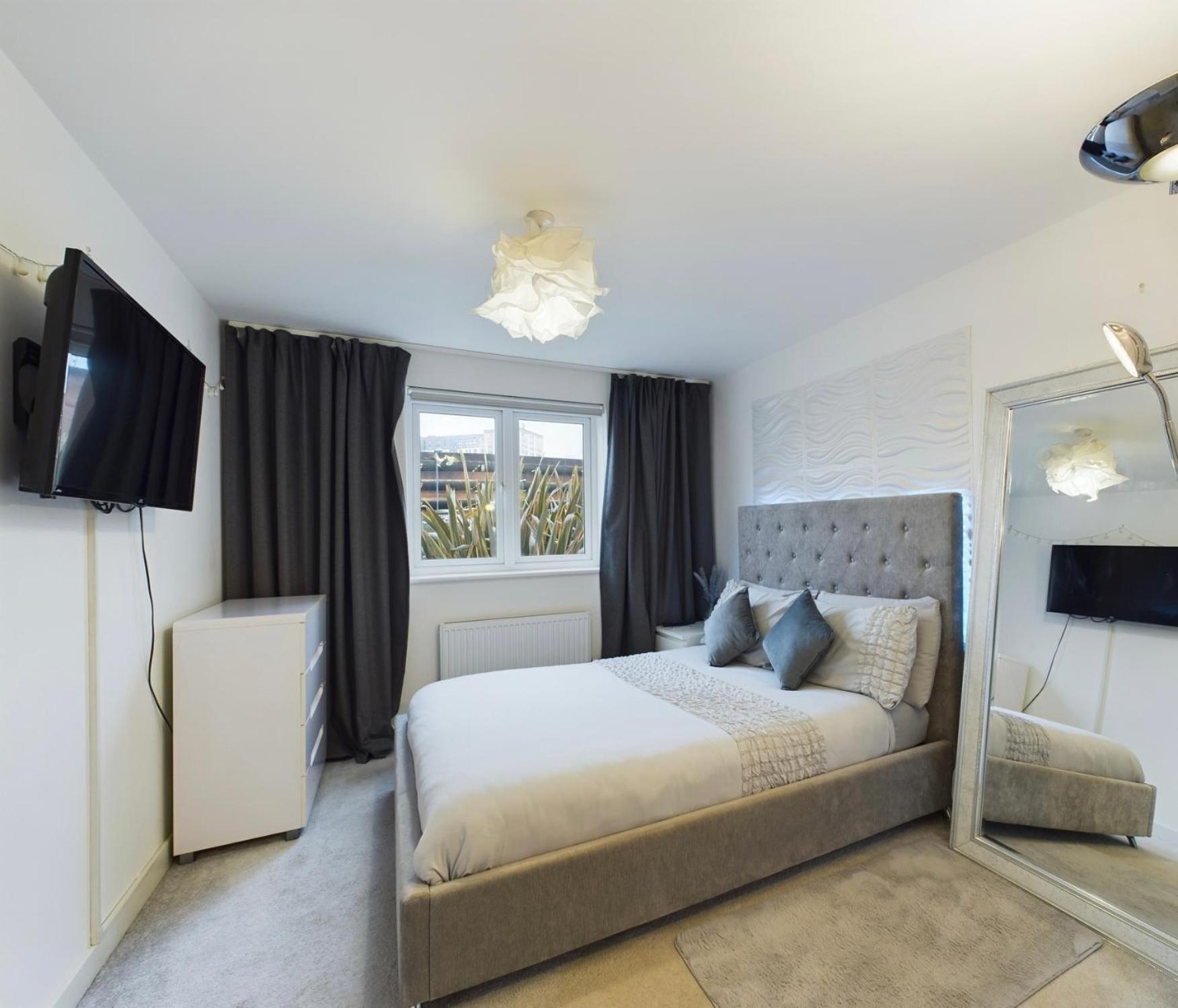 Modern 2 Bed City Apartment With Private Parking سوانسي المظهر الخارجي الصورة